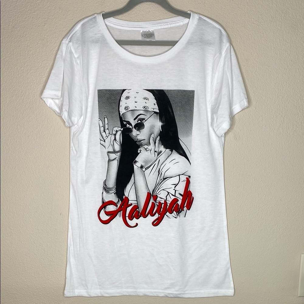 Aaliyah Graphic Tee Shirt NWOT Size 2XL *See measurements*